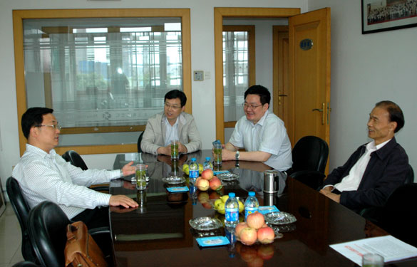 溧陽(yáng)市委常委、常務(wù)副市長(zhǎng)湯如軍來(lái)上上集團(tuán)調(diào)研