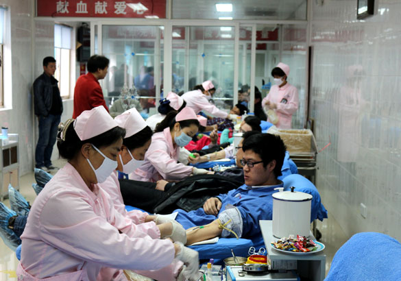 上上集團(tuán)組織員工無償獻(xiàn)血“為雅安祈福”